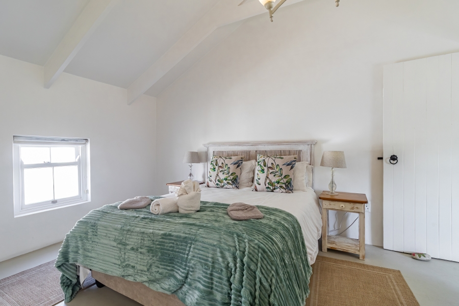 5 Bedroom Property for Sale in Bekbaai Western Cape